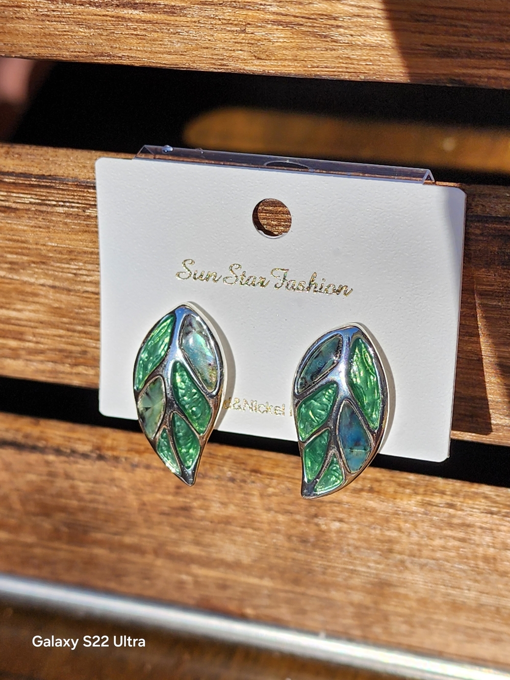 Sun Star Fashion Green Abalone Leaf-Shaped Stud Earrings - Women Jewelry - Picture 2 of 5